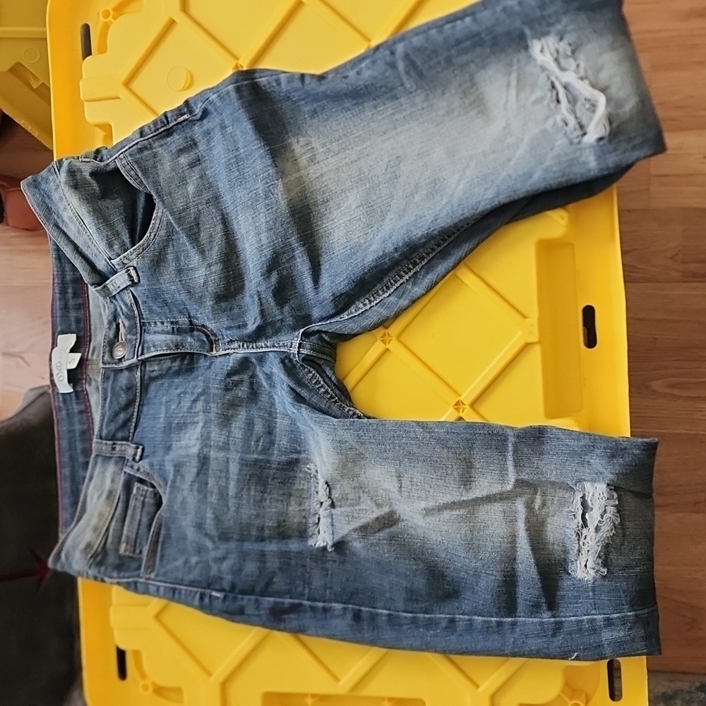 Cello Jean's distressed size 5